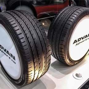 Yokohama ADVAN Sport V105